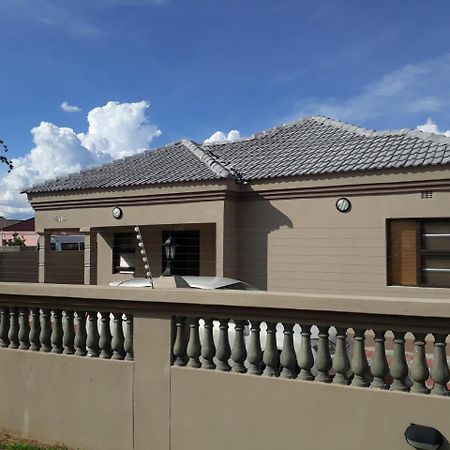 Eros Guest Inn Francistown Kültér fotó