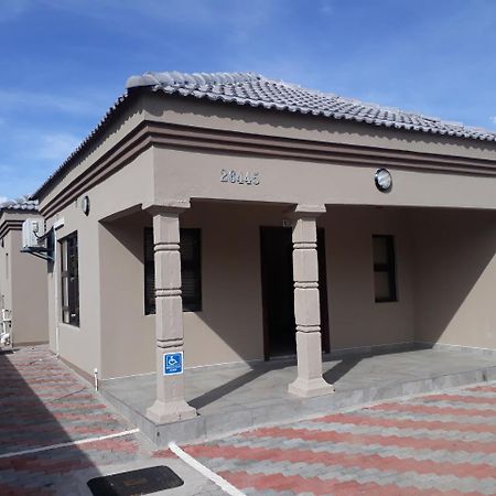 Eros Guest Inn Francistown Kültér fotó